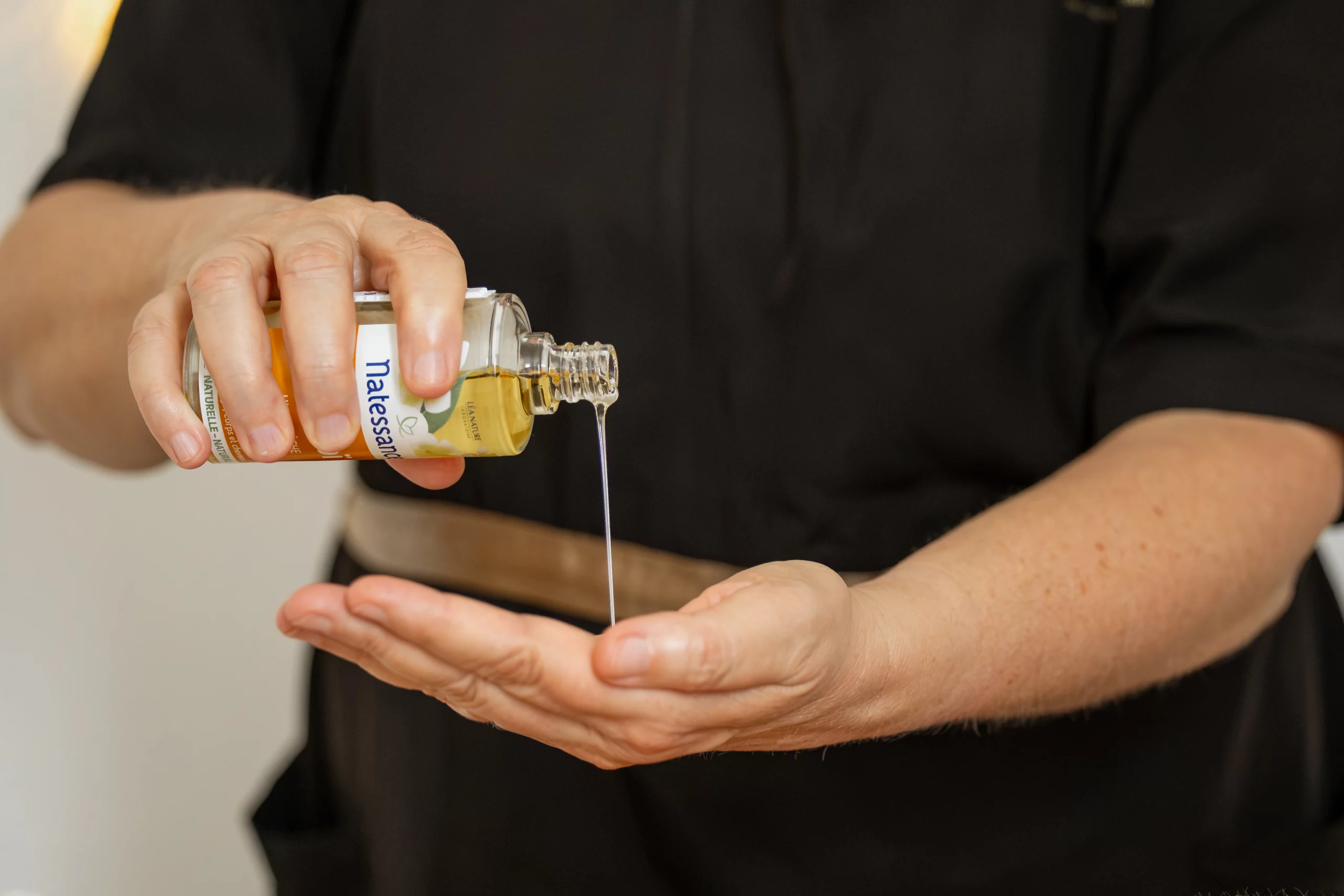 massage-huiles-essentielles-senteurs-apaisement-corps