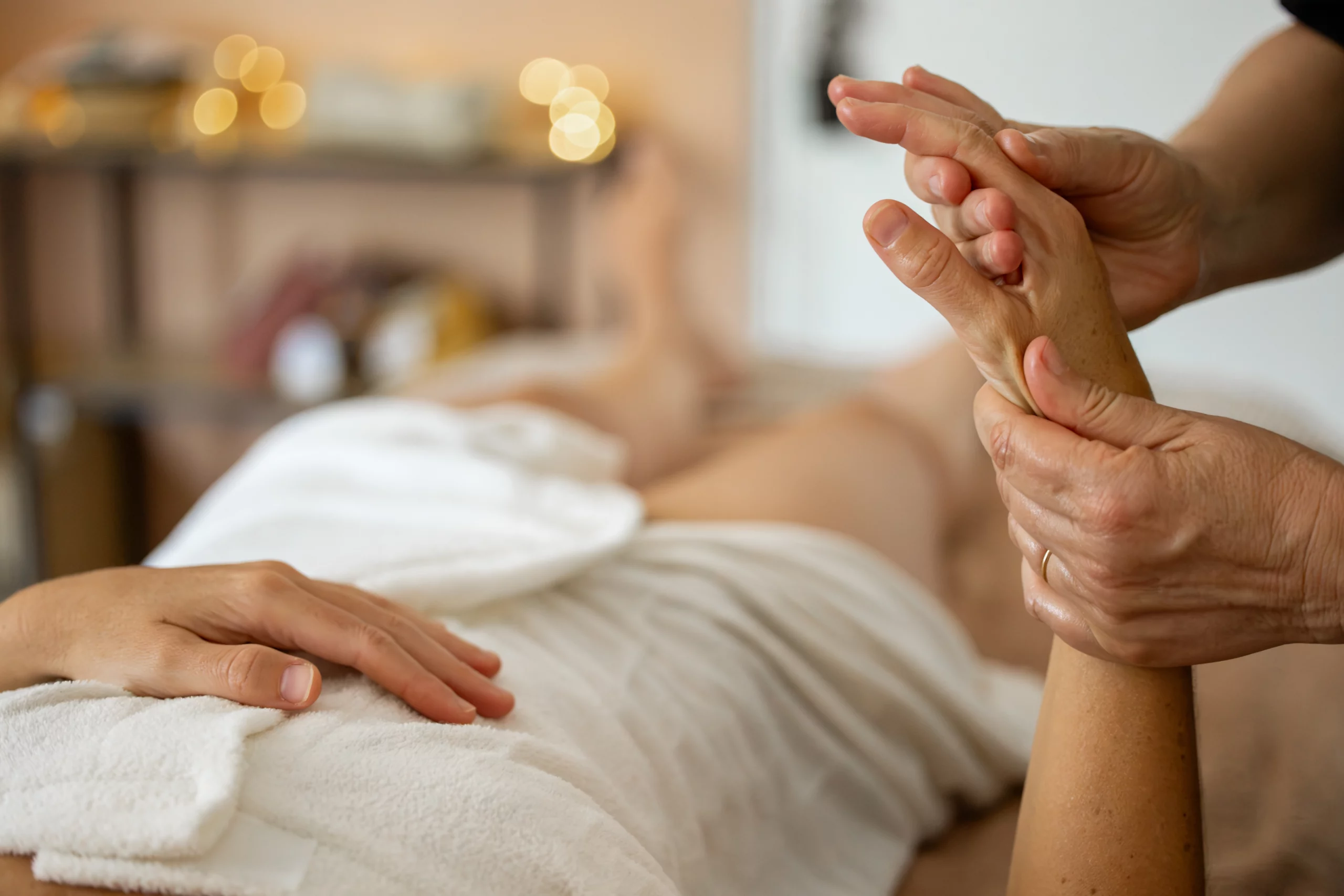 rituel-cible-mains-pieds-dos-jambe-anaia-massage